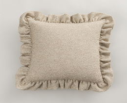 Tyynynpäällinen Paula röyhelöllä