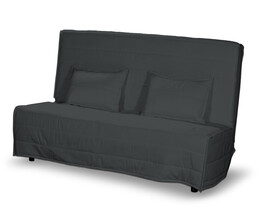 Pitkä vuodevaatekaappi ja 2 tyynynpäällistä sohvanpäällinen