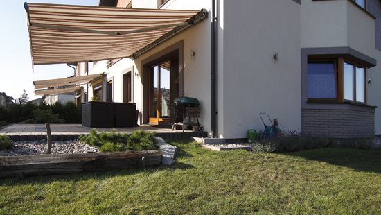 Sähkökäyttöiset markiisit