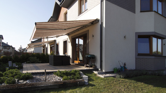 Sähkökäyttöiset markiisit