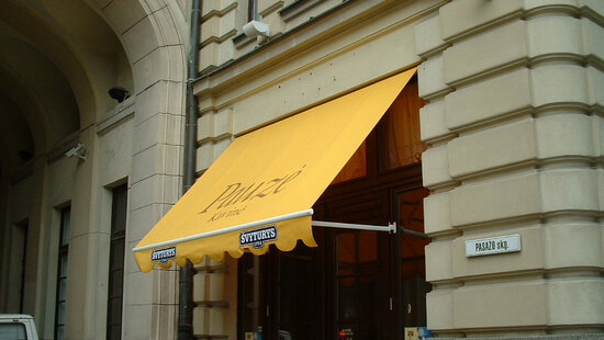 Ulkoiset parvekemarkiisit