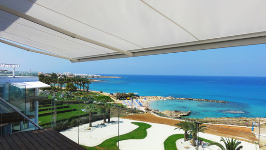 Sähkökäyttöiset markiisit