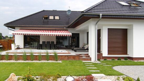 
										Kaikkiin sääolosuhteisiin soveltuvat terassimarkiisit
																						