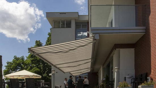 
										Ulkopatiosten markiisit
																						