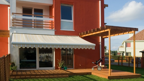 Sähkökäyttöiset markiisit