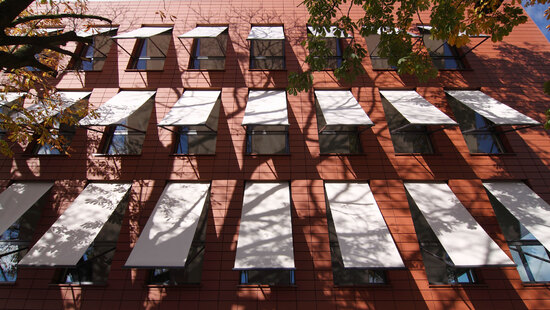 
										Aurinkosuojatut parvekemarkiisit
																						